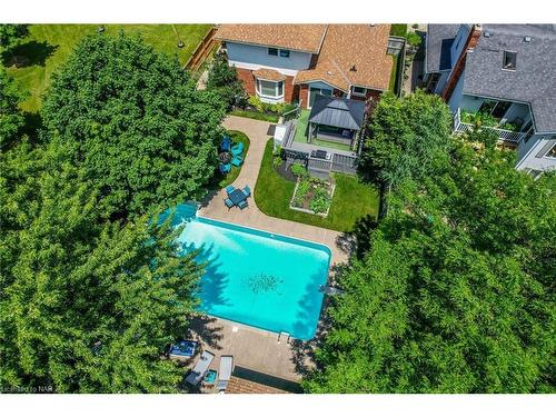 35 Countryside Drive, Welland, ON - Outdoor With In Ground Pool