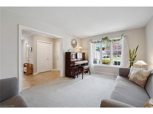 31 Graves Crescent, St. Catharines, ON - Indoor Photo Showing Living Room