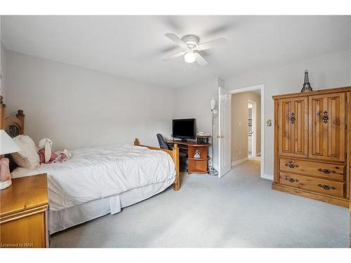 31 Graves Crescent, St. Catharines, ON - Indoor Photo Showing Bedroom