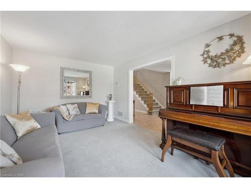 31 Graves Crescent, St. Catharines, ON - Indoor Photo Showing Living Room