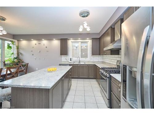 7721 Sassafras Trail, Niagara Falls, ON - Indoor Photo Showing Kitchen With Upgraded Kitchen