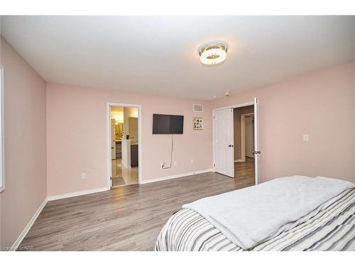 7721 Sassafras Trail, Niagara Falls, ON - Indoor Photo Showing Bedroom