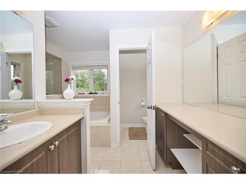 7721 Sassafras Trail, Niagara Falls, ON - Indoor Photo Showing Bathroom