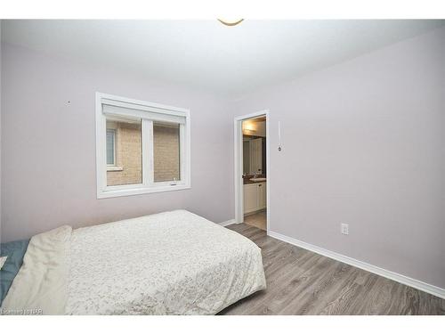 7721 Sassafras Trail, Niagara Falls, ON - Indoor Photo Showing Bedroom