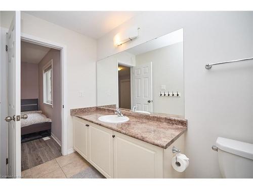 7721 Sassafras Trail, Niagara Falls, ON - Indoor Photo Showing Bathroom