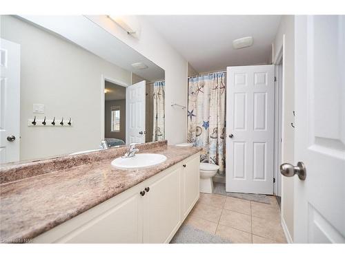 7721 Sassafras Trail, Niagara Falls, ON - Indoor Photo Showing Bathroom