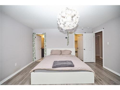 7721 Sassafras Trail, Niagara Falls, ON - Indoor Photo Showing Bedroom