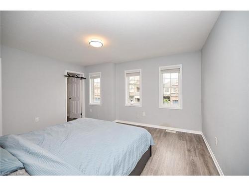 7721 Sassafras Trail, Niagara Falls, ON - Indoor Photo Showing Bedroom