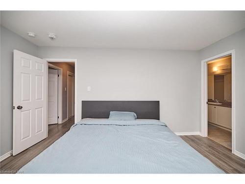 7721 Sassafras Trail, Niagara Falls, ON - Indoor Photo Showing Bedroom