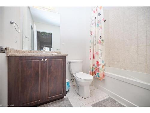 7721 Sassafras Trail, Niagara Falls, ON - Indoor Photo Showing Bathroom