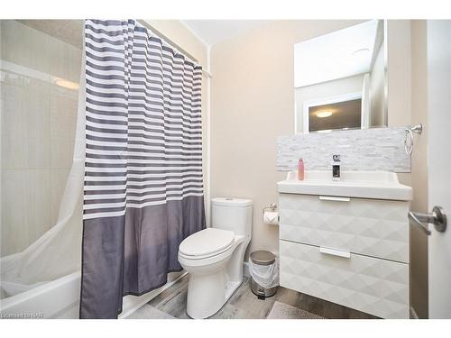 7721 Sassafras Trail, Niagara Falls, ON - Indoor Photo Showing Bathroom