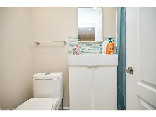 7721 Sassafras Trail, Niagara Falls, ON - Indoor Photo Showing Bathroom