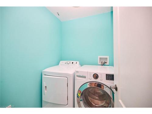 7721 Sassafras Trail, Niagara Falls, ON - Indoor Photo Showing Laundry Room