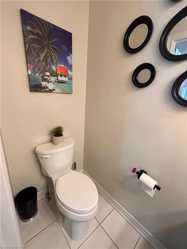 7766 Coulson Crescent, Niagara Falls, ON - Indoor Photo Showing Bathroom