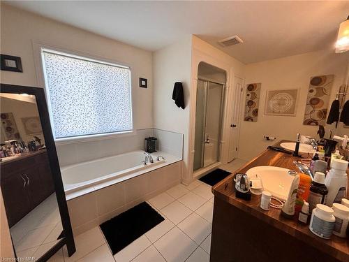 7766 Coulson Crescent, Niagara Falls, ON - Indoor Photo Showing Bathroom