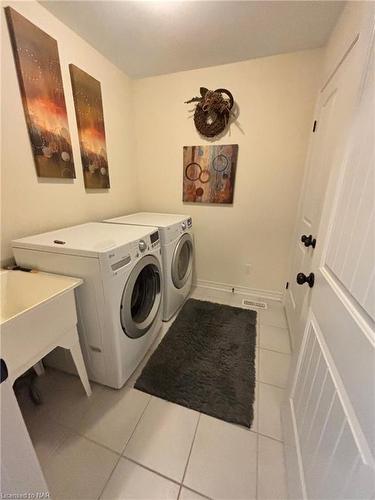 7766 Coulson Crescent, Niagara Falls, ON - Indoor Photo Showing Laundry Room