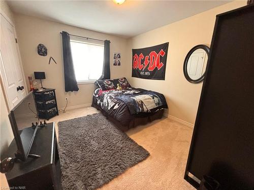 7766 Coulson Crescent, Niagara Falls, ON - Indoor Photo Showing Bedroom