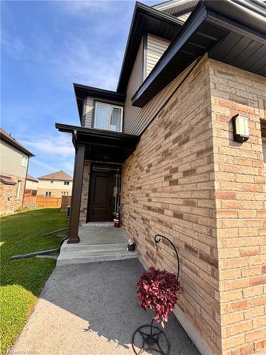 7766 Coulson Crescent, Niagara Falls, ON - Outdoor