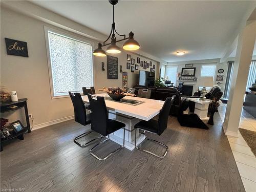 7766 Coulson Crescent, Niagara Falls, ON - Indoor Photo Showing Dining Room