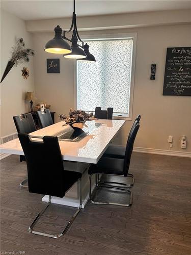 7766 Coulson Crescent, Niagara Falls, ON - Indoor Photo Showing Dining Room