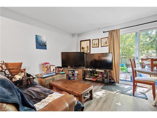 3069 Empire Place, Niagara Falls, ON - Indoor Photo Showing Living Room