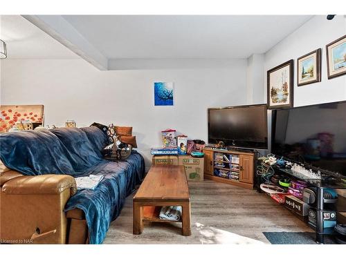 3069 Empire Place, Niagara Falls, ON - Indoor Photo Showing Living Room