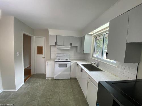 71 Woodington Place, Welland, ON - Indoor Photo Showing Kitchen