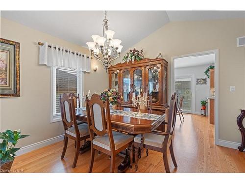 130 Loretta Drive, Virgil, ON - Indoor Photo Showing Dining Room