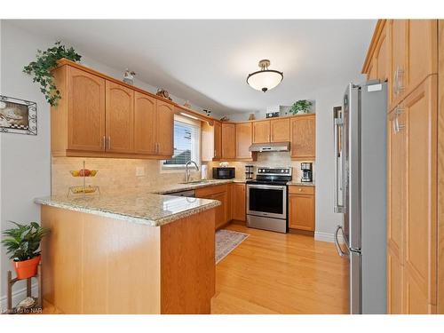 130 Loretta Drive, Virgil, ON - Indoor Photo Showing Kitchen