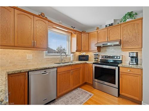 130 Loretta Drive, Virgil, ON - Indoor Photo Showing Kitchen With Double Sink