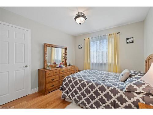 130 Loretta Drive, Virgil, ON - Indoor Photo Showing Bedroom