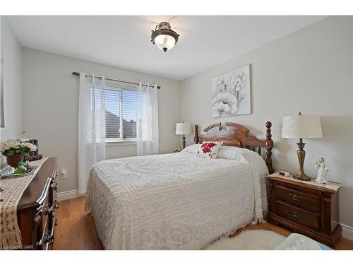 130 Loretta Drive, Virgil, ON - Indoor Photo Showing Bedroom