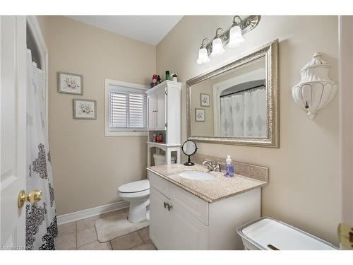 130 Loretta Drive, Virgil, ON - Indoor Photo Showing Bathroom