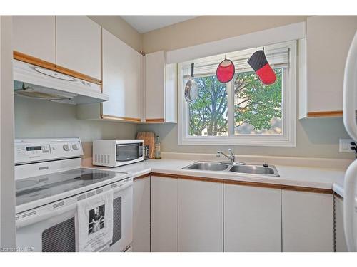 12-65 Dorchester Boulevard, St. Catharines, ON - Indoor Photo Showing Kitchen With Double Sink