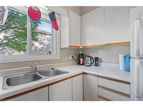 12-65 Dorchester Boulevard, St. Catharines, ON - Indoor Photo Showing Kitchen With Double Sink