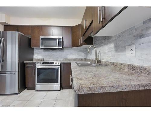 36-340 Prospect Point Road N, Ridgeway, ON - Indoor Photo Showing Kitchen With Double Sink