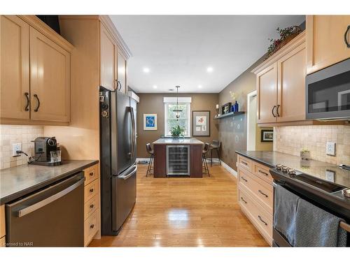 240 Riverview Boulevard, St. Catharines, ON - Indoor Photo Showing Kitchen With Upgraded Kitchen