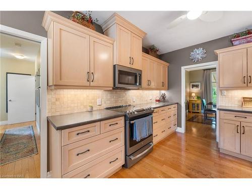 240 Riverview Boulevard, St. Catharines, ON - Indoor Photo Showing Kitchen With Upgraded Kitchen