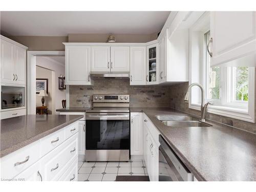 3625 Glen Elgin Drive, Lincoln, ON - Indoor Photo Showing Kitchen With Double Sink