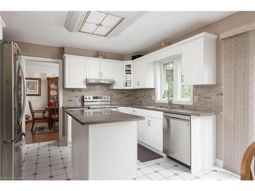 3625 Glen Elgin Drive, Lincoln, ON - Indoor Photo Showing Kitchen With Stainless Steel Kitchen