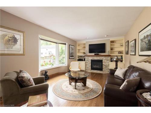 3625 Glen Elgin Drive, Lincoln, ON - Indoor Photo Showing Living Room With Fireplace