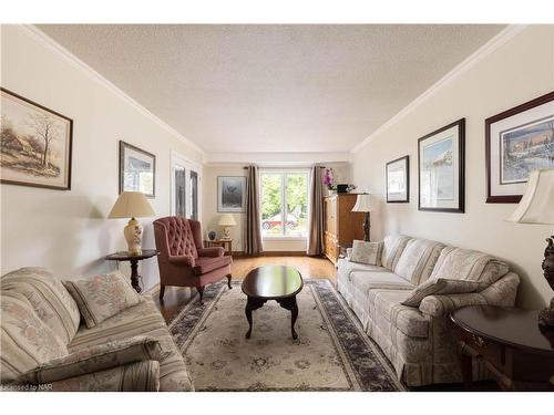 3625 Glen Elgin Drive, Lincoln, ON - Indoor Photo Showing Living Room