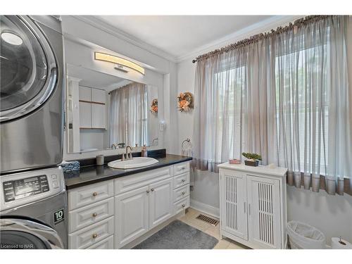 45 Ivy Avenue, St. Catharines, ON - Indoor Photo Showing Laundry Room