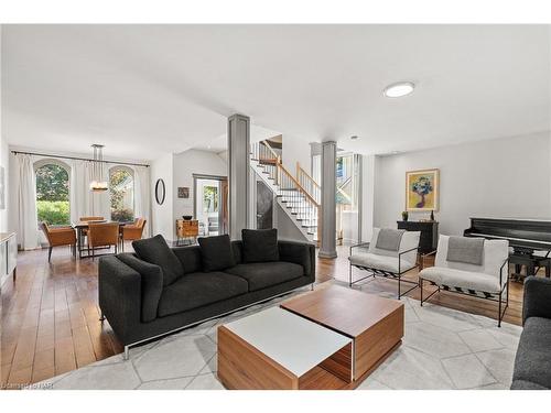 17 Thomas Street, St. Catharines, ON - Indoor Photo Showing Living Room