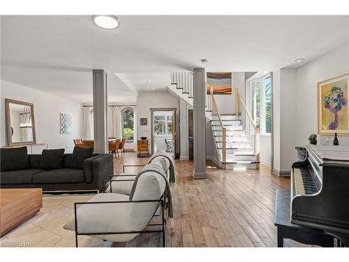 17 Thomas Street, St. Catharines, ON - Indoor Photo Showing Living Room