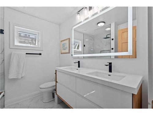 17 Thomas Street, St. Catharines, ON - Indoor Photo Showing Bathroom