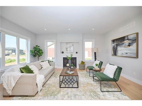 25 Alicia Crescent, Thorold, ON - Indoor Photo Showing Living Room