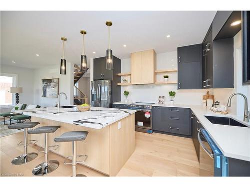 25 Alicia Crescent, Thorold, ON - Indoor Photo Showing Kitchen With Stainless Steel Kitchen With Upgraded Kitchen