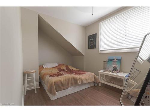 4 Haig Street, St. Catharines, ON - Indoor Photo Showing Bedroom