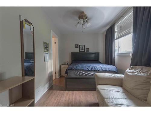 4 Haig Street, St. Catharines, ON - Indoor Photo Showing Bedroom